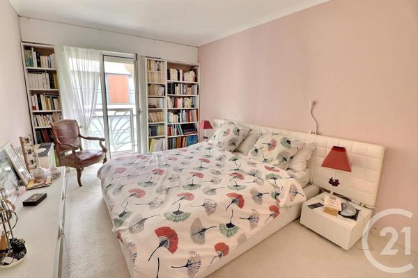 Appartement à vendre  3 pièces - 95 m 2   ST RAPHAEL  - 83