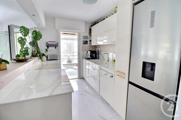 Appartement à vendre  3 pièces - 95 m 2   ST RAPHAEL  - 83