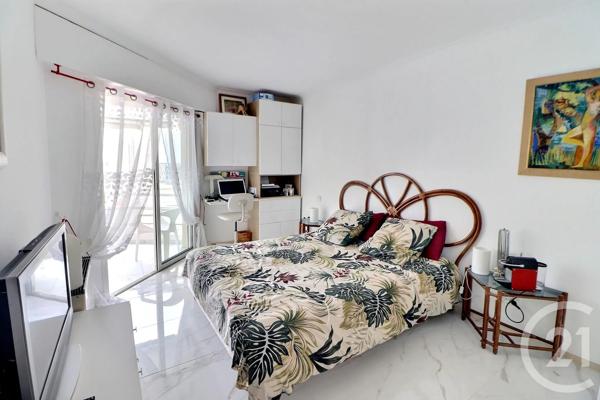 Appartement à vendre  3 pièces - 95 m 2   ST RAPHAEL  - 83