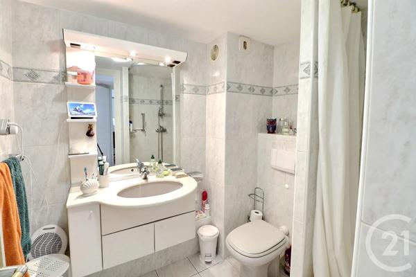 Appartement à vendre  3 pièces - 95 m 2   ST RAPHAEL  - 83