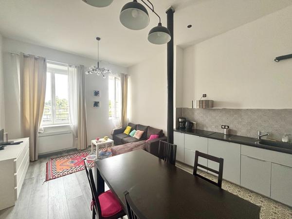 T1 bis lumineux en excellent état – Vue Adour et proximité immédiate du centre-ville