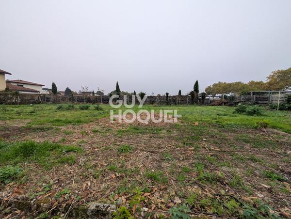 Terrain à vendre de 886 m² au centre-ville de Décines-Charpieu