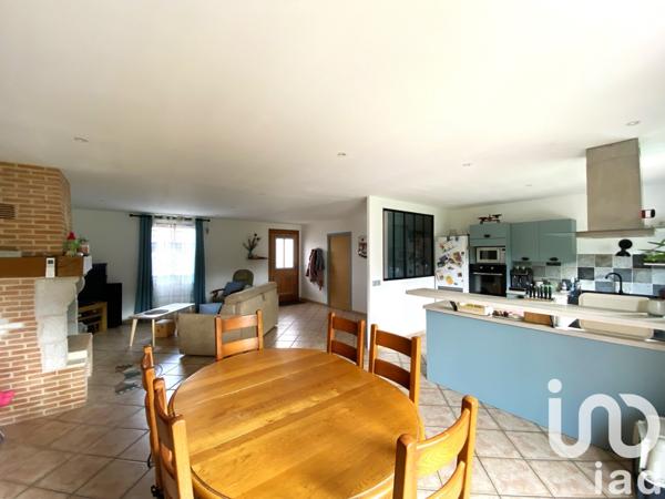 Maison traditionnelle 5 pièces de 100 m² à Les Hogues (27910)