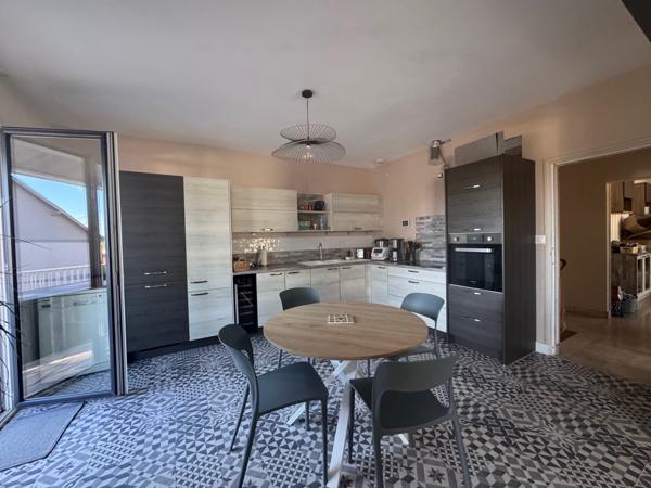 Maison 6 pièce(s) 5 chambre(s) 220 m²
