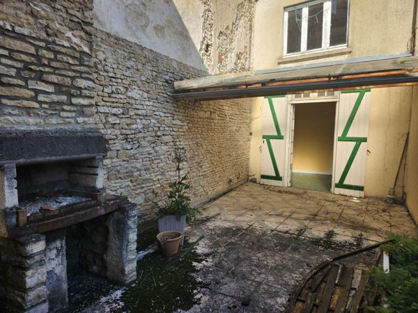 Local mixte (Pro/Hab) à vendre à Bar-sur-Aube dans l'Aube (10200), ref : 10379/623   
Calme