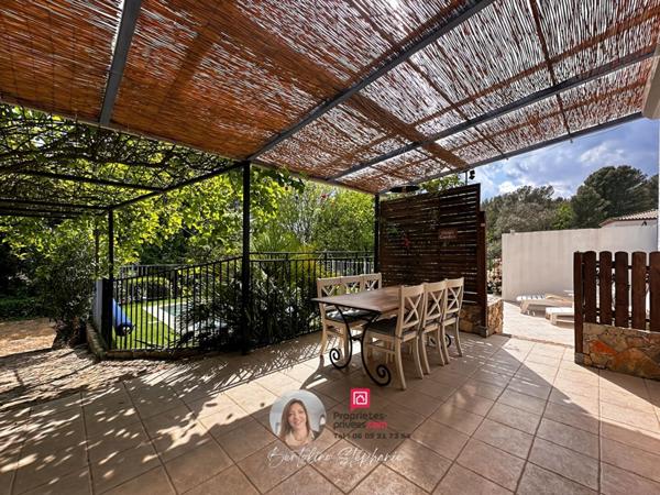 Maison plain-pied -  piscine - 1500 m2 de terrain
