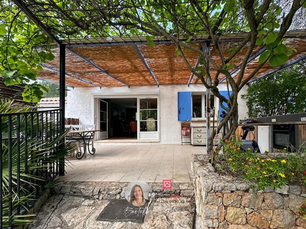 Maison plain-pied -  piscine - 1500 m2 de terrain