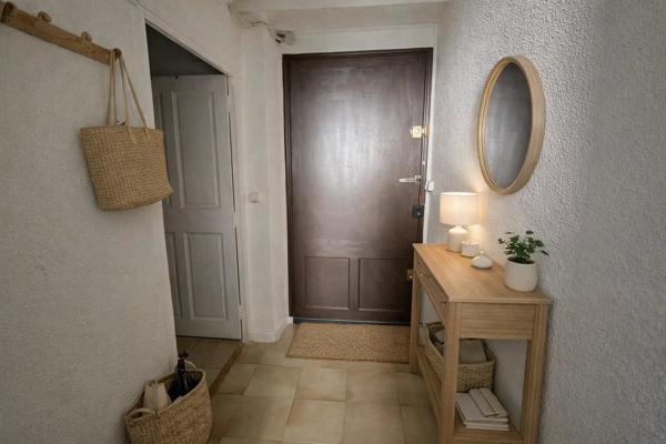 Vente                                                      Duplex
                        
                     5 pièces                      107 m2                     à Le Luc
