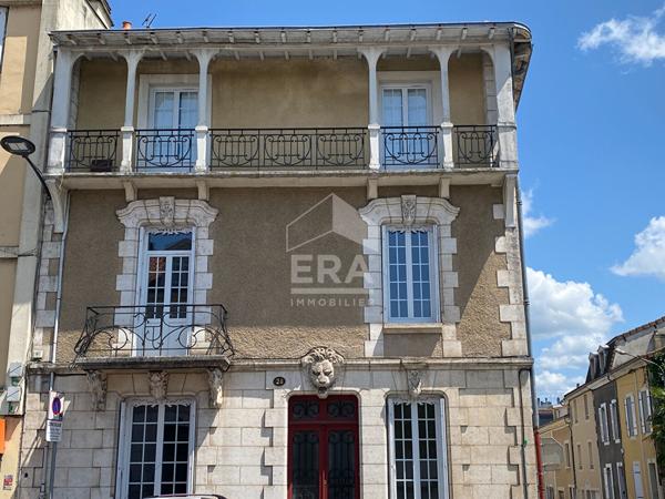 A louer, centre ville de Périgueux, jolie Maison bourgeoise T.9 avec jardin et garage