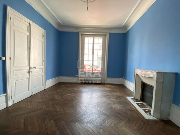 A louer, centre ville de Périgueux, jolie Maison bourgeoise T.9 avec jardin et garage