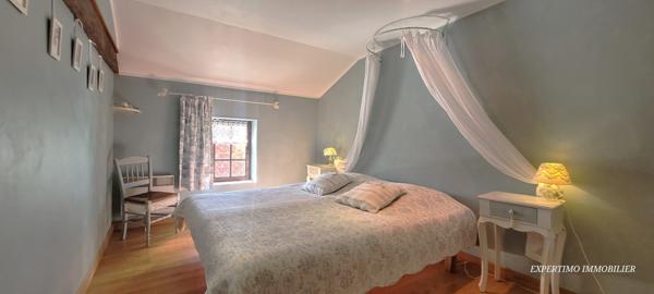 Jonzac (17500) MAISON CHARENTAISE DE 220 M² RENOVEE