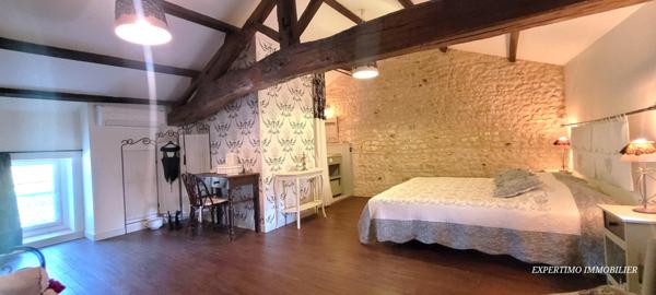 Jonzac (17500) MAISON CHARENTAISE DE 220 M² RENOVEE