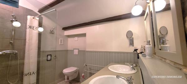 Jonzac (17500) MAISON CHARENTAISE DE 220 M² RENOVEE