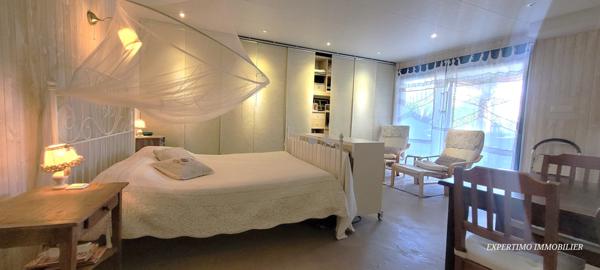 Jonzac (17500) MAISON CHARENTAISE DE 220 M² RENOVEE