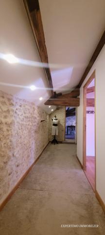 Jonzac (17500) MAISON CHARENTAISE DE 220 M² RENOVEE