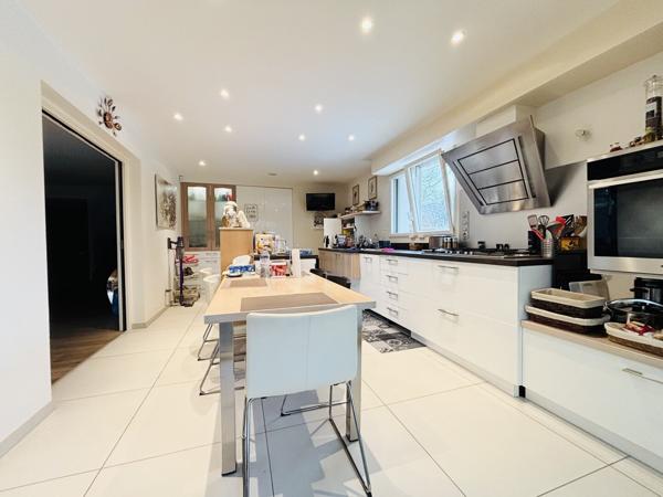 Villa 238m2 avec piscine et appartement