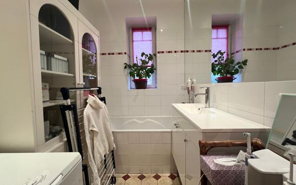 Appartement à vendre    3 pièces • 77 m2 Lyon 3