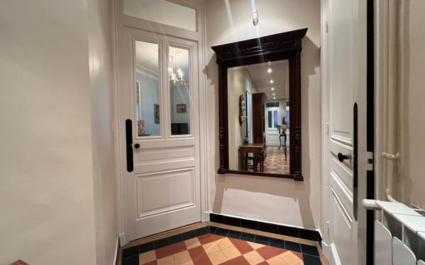 Appartement à vendre    3 pièces • 77 m2 Lyon 3