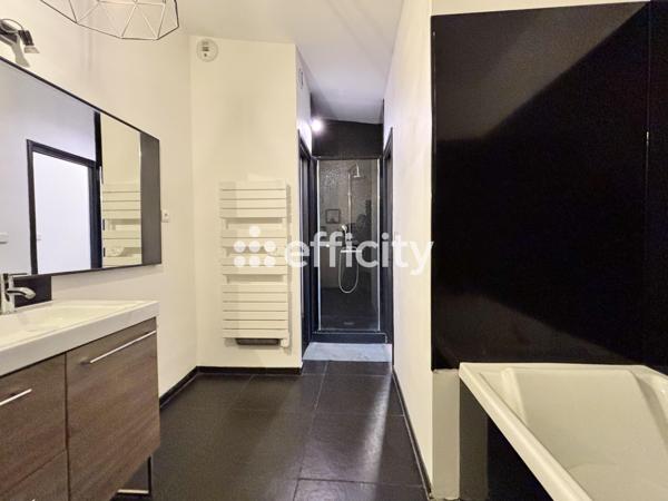 Maison
         4 pièces
        - 114 m² 649 000 € *