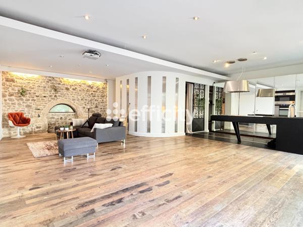 Maison
         4 pièces
        - 114 m² 649 000 € *
