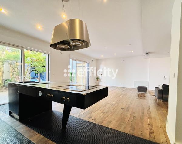 Maison
         4 pièces
        - 114 m² 649 000 € *