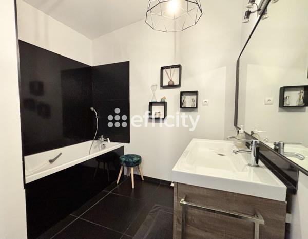 Maison
         4 pièces
        - 114 m² 649 000 € *