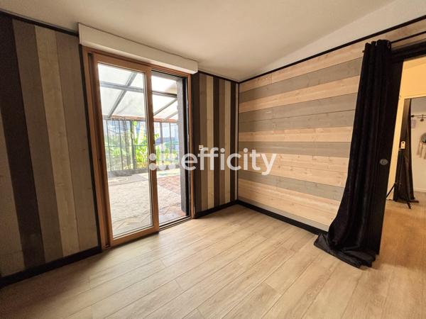 Maison
         4 pièces
        - 114 m² 649 000 € *