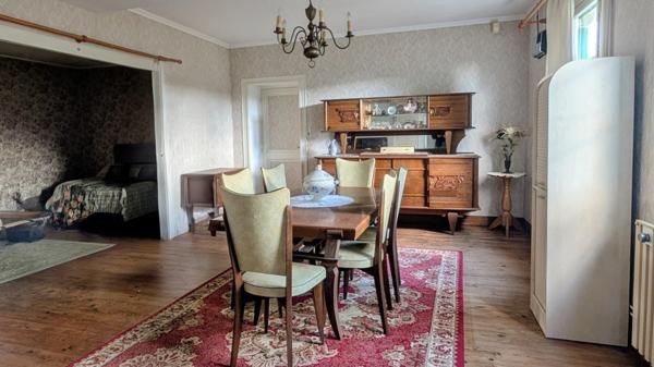 Maison à rénover avec dépendances et jardin