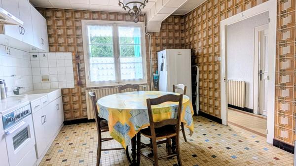 Maison à rénover avec dépendances et jardin