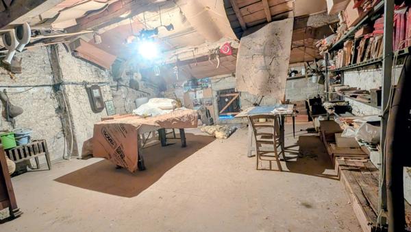 Maison à rénover avec dépendances et jardin