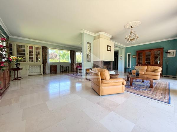 Maison Mennecy 7 pièces 5 chambres 247 m2