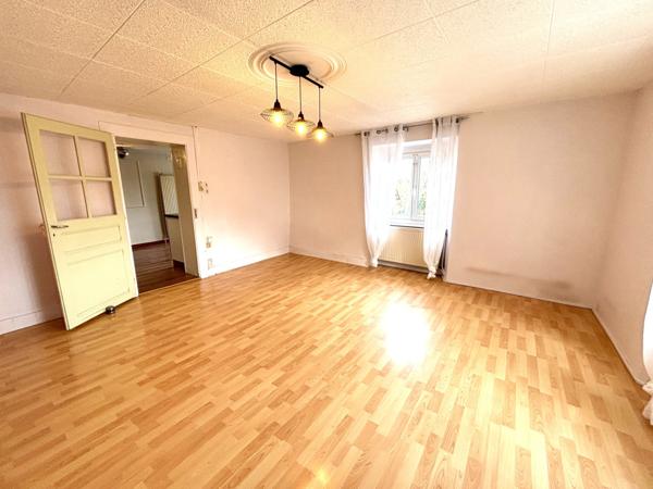 Maison F 3 , grand potentiel ,avec garage,