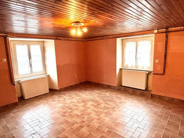 Maison F 3 , grand potentiel ,avec garage,