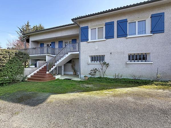 Maison spacieuse de 7 pièces à vendre à Pavie avec garage et jardin