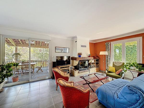 Maison spacieuse de 7 pièces à vendre à Pavie avec garage et jardin