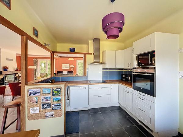 Maison spacieuse de 7 pièces à vendre à Pavie avec garage et jardin