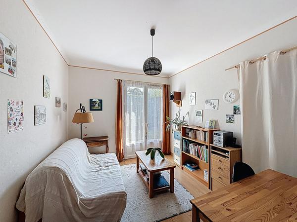 Maison spacieuse de 7 pièces à vendre à Pavie avec garage et jardin