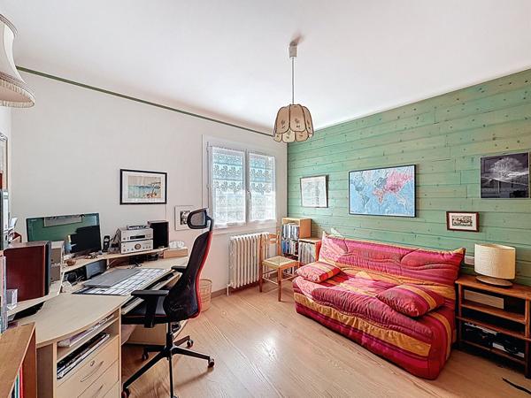 Maison spacieuse de 7 pièces à vendre à Pavie avec garage et jardin