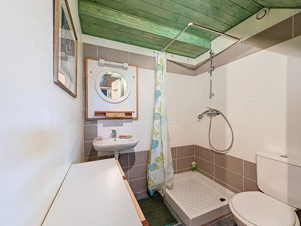 Maison spacieuse de 7 pièces à vendre à Pavie avec garage et jardin