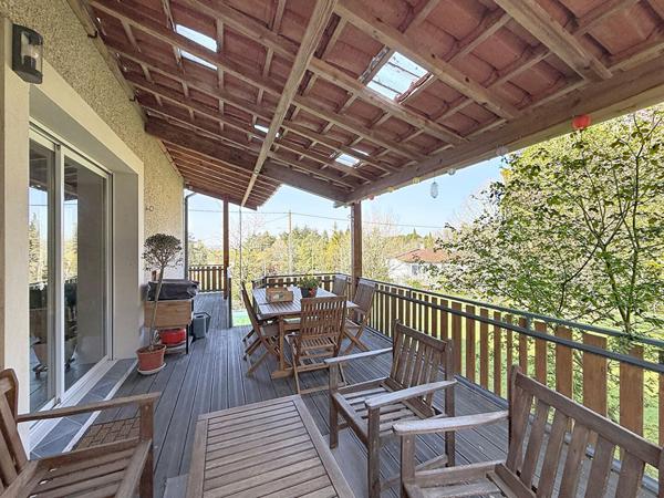 Maison spacieuse de 7 pièces à vendre à Pavie avec garage et jardin