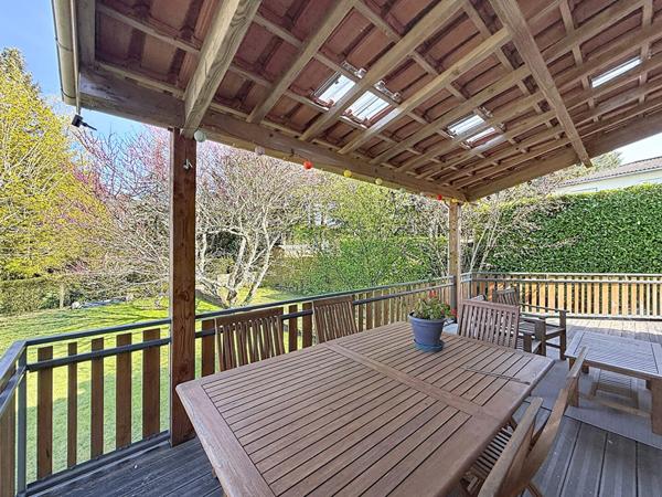 Maison spacieuse de 7 pièces à vendre à Pavie avec garage et jardin