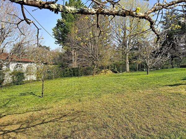 Maison spacieuse de 7 pièces à vendre à Pavie avec garage et jardin