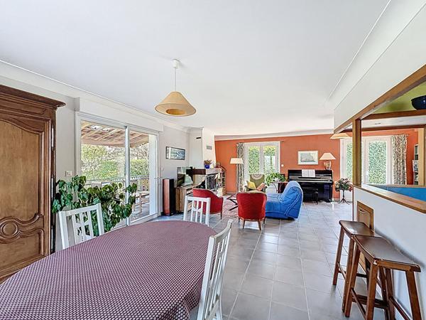 Maison spacieuse de 7 pièces à vendre à Pavie avec garage et jardin