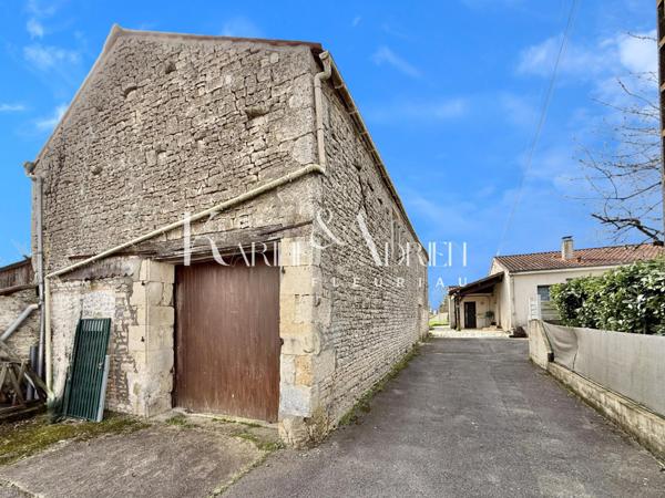 Maison de plain-pied 3 chambres, garage, jardin et dépendances