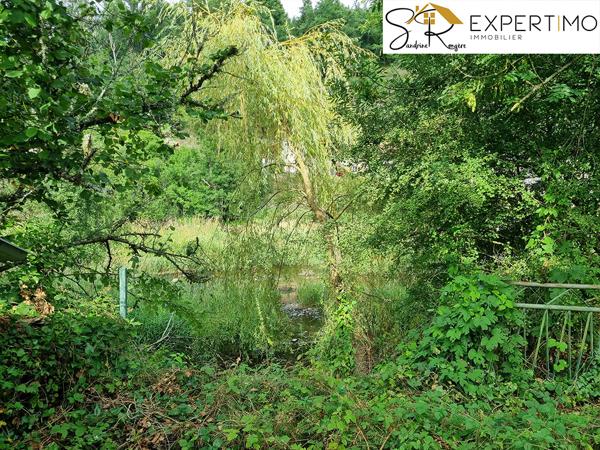 Menat (63560) Maison à rénover avec accès direct à la rivière - Sioule