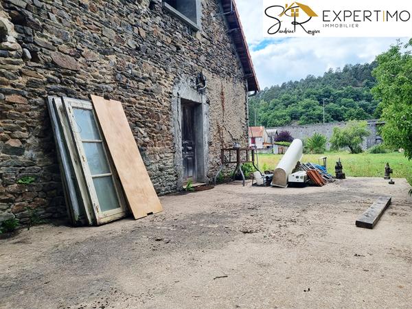 Menat (63560) Maison à rénover avec accès direct à la rivière - Sioule