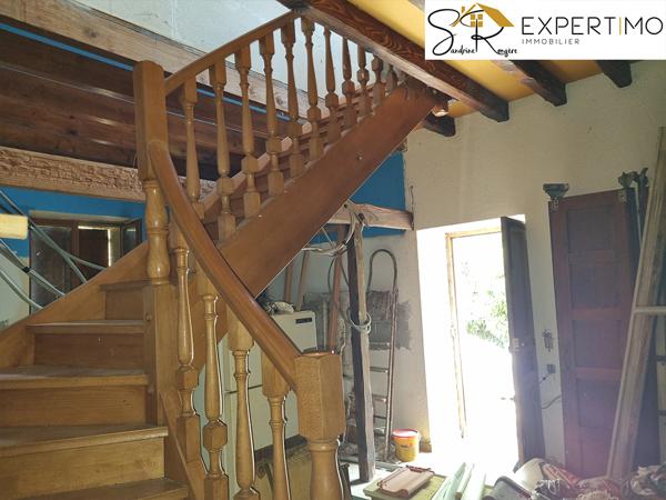 Menat (63560) Maison à rénover avec accès direct à la rivière - Sioule