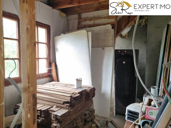 Menat (63560) Maison à rénover avec accès direct à la rivière - Sioule