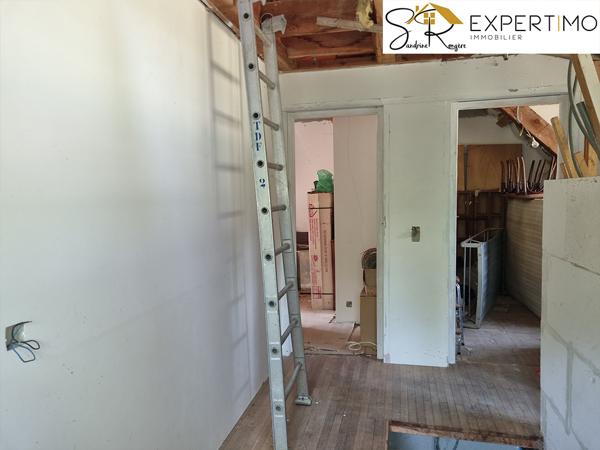 Menat (63560) Maison à rénover avec accès direct à la rivière - Sioule