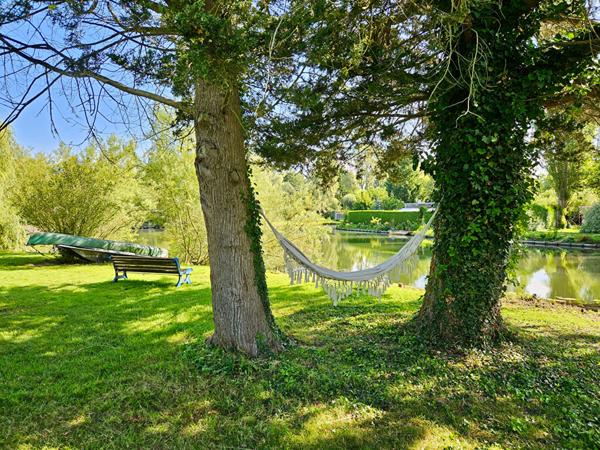 Terrain privé d'exception au coeur des hortillonnages d'Amiens - 3000m2 de nature et d'évasion €117 700 ** - Référence 13902